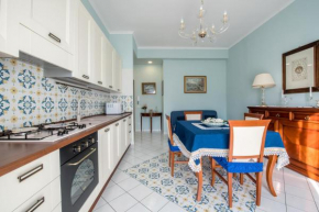 SorrentoVibes - City Home in Sorrento with Balcony and view